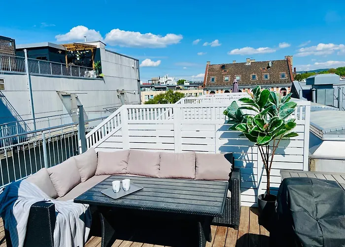 Ultracentral Duplex With Private Rooftop Terrace